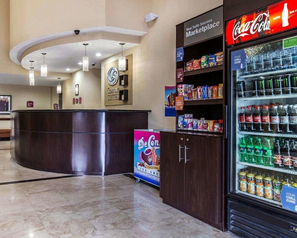 Comfort Suites Waycross photo 2