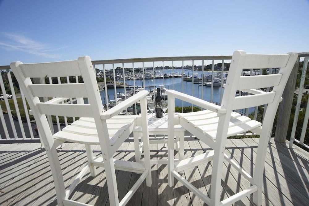 Anchor In Distinctive Waterfront Lodging photo 40