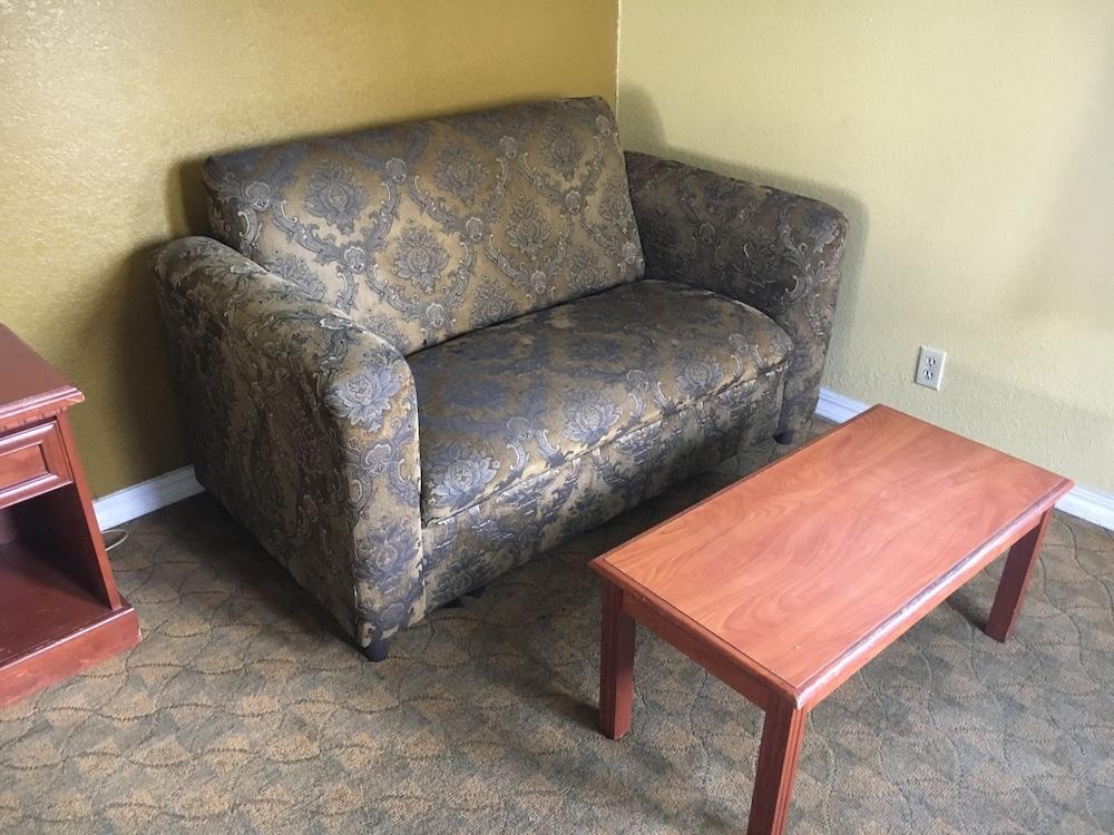 Bellflower Travel Inn photo 14