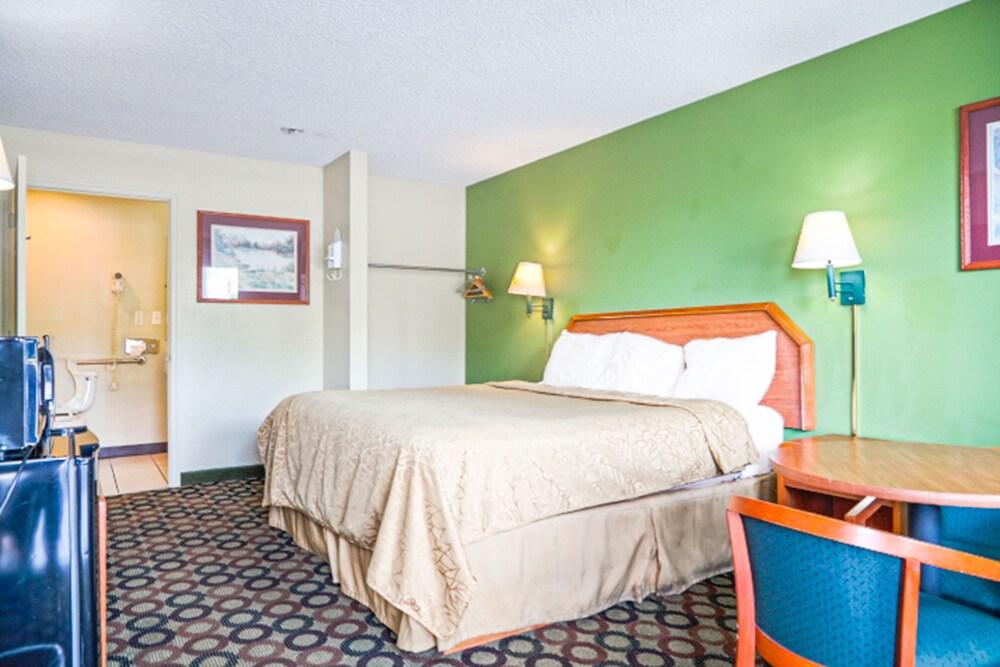 Economy Inn By OYO Ashburn photo 11