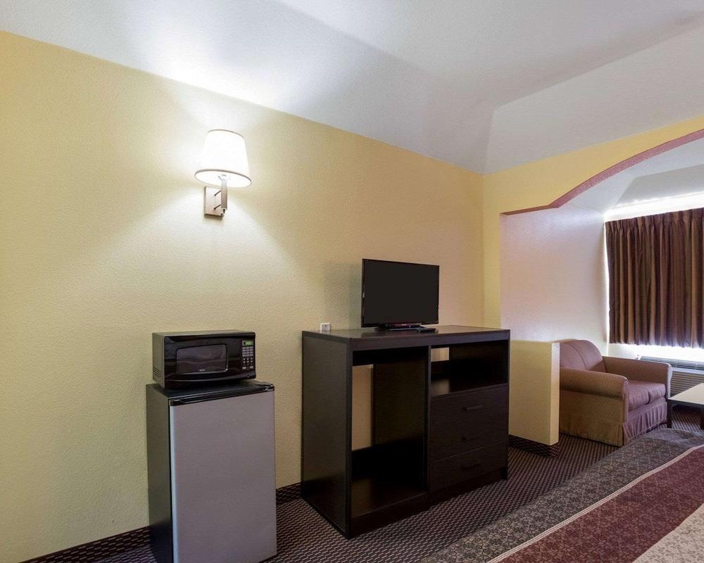 Rodeway Inn & Suites Humble IAH photo 18