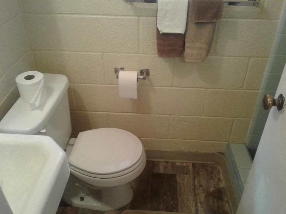 Dighton Inn photo 49
