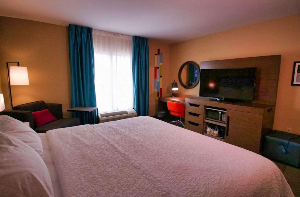 Hampton Inn & Suites Jacksonville - Beach Blvd/Mayo Clinic photo 7