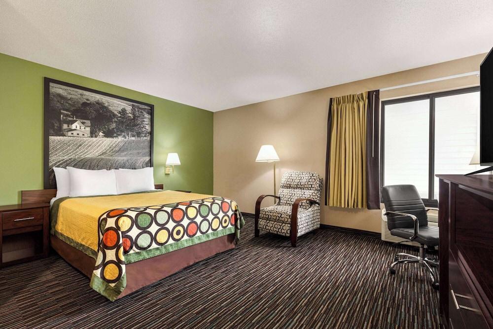 Super 8 by Wyndham Germantown/Milwaukee photo 37