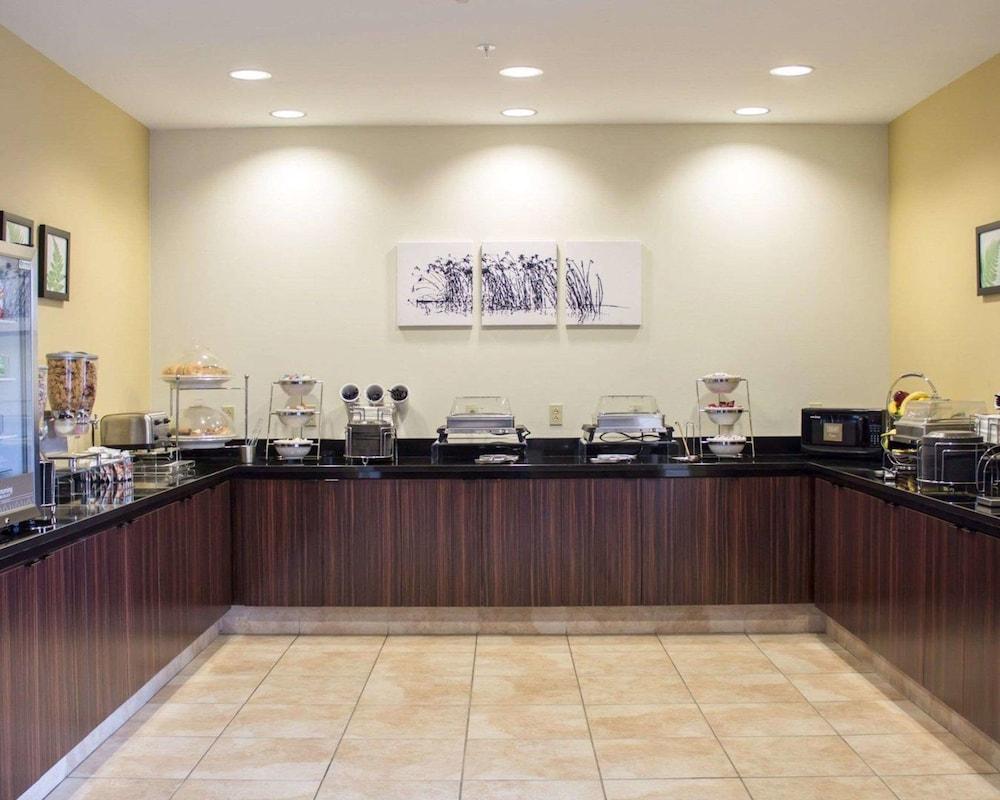 Sleep Inn & Suites Moundsville - Wheeling photo 17