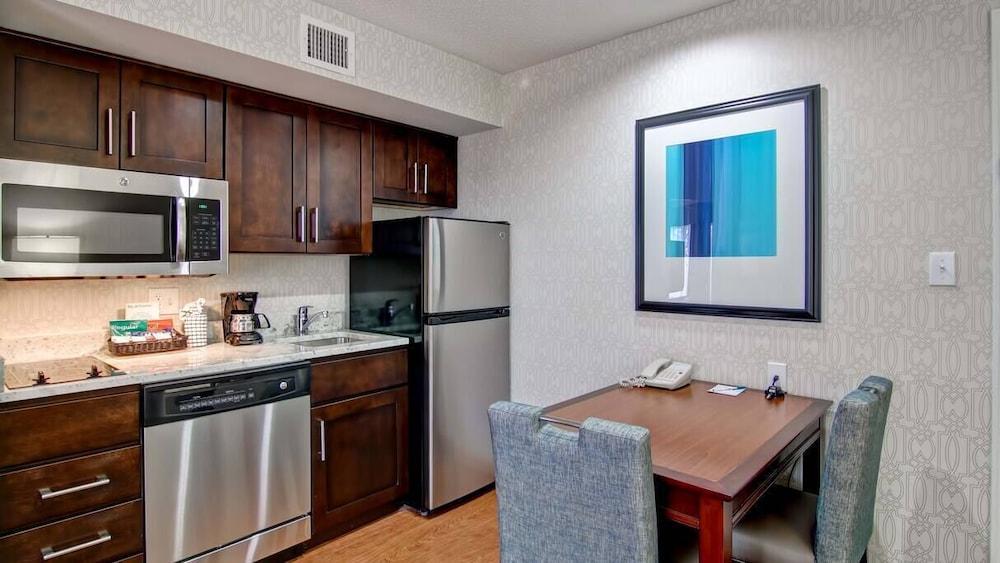 Poplar Inn and Suites photo 10
