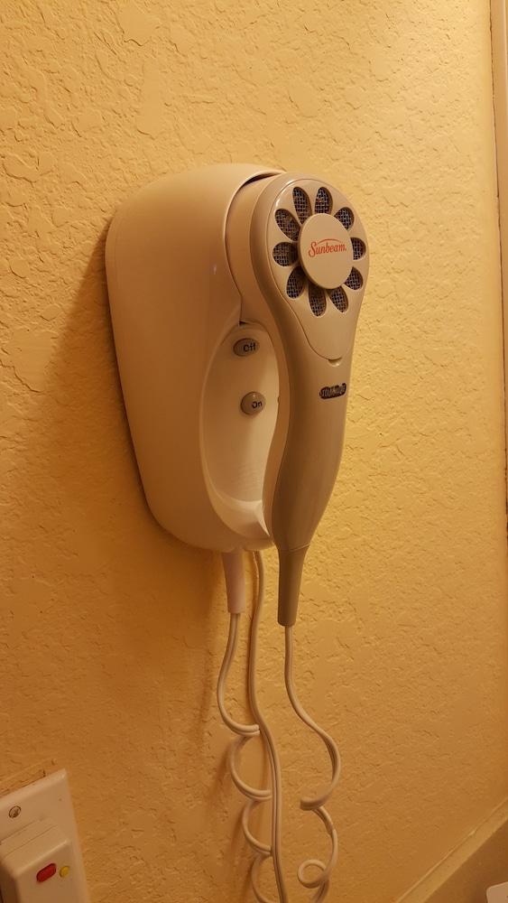 Econo Lodge Tampa near Busch Gardens photo 60
