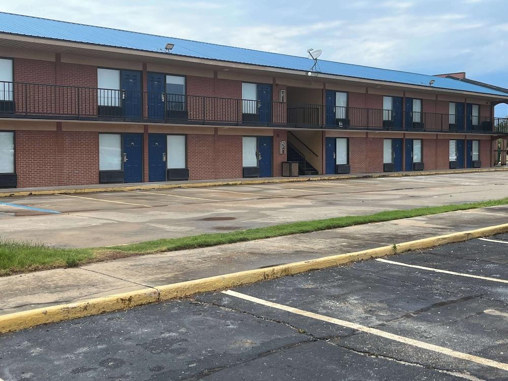 Motel 6 Greenwood, MS photo 13