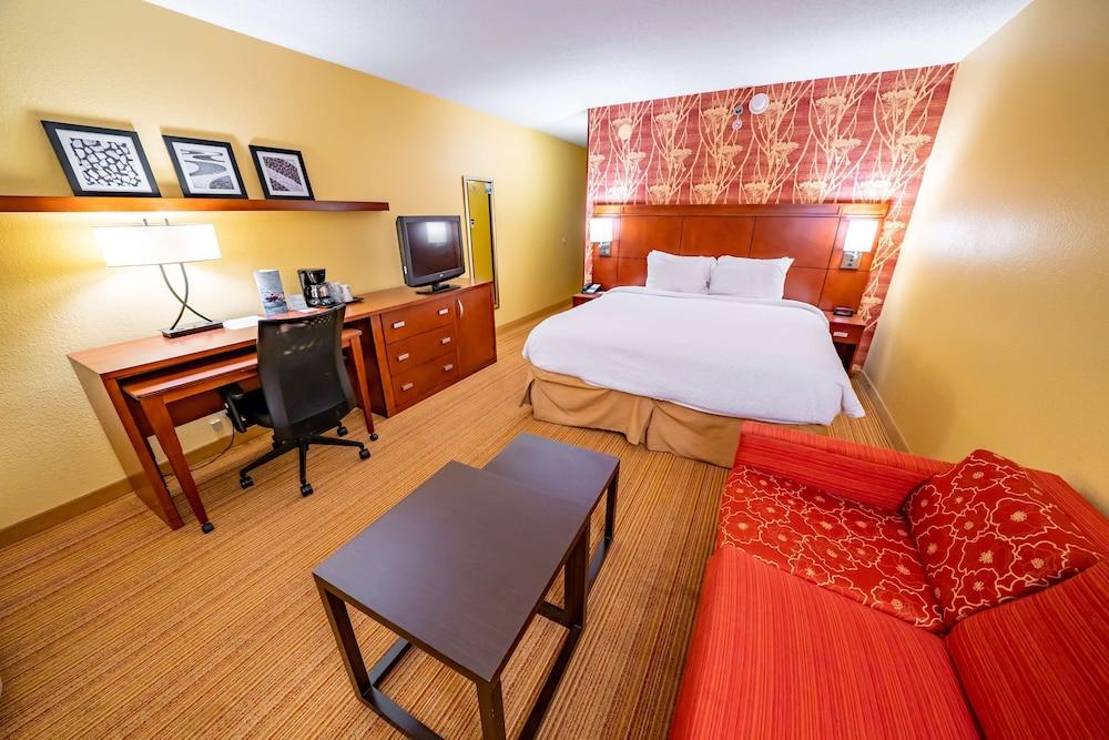 Spark by Hiton Bettendorf Quad Cities photo 28