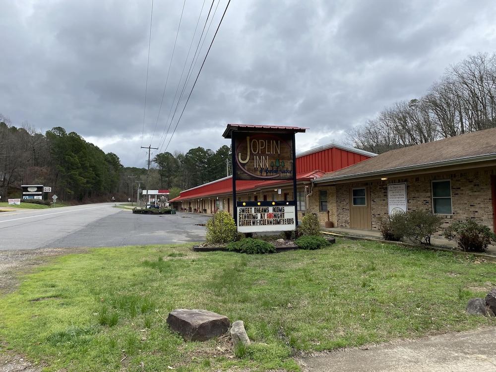 Queen Guest Room located at the Joplin Inn at the entrance to Mountain Harbor, just 2 1/2 miles from Lake Ouachita. by RedAwning — hotel in Mount Ida