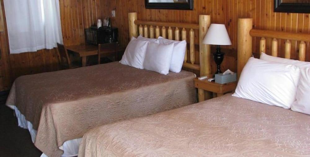 Evergreen Motel photo 3