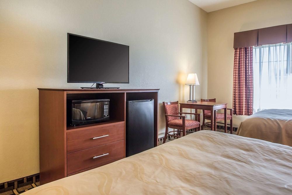 Quality Inn & Suites East Troy I-43 photo 31