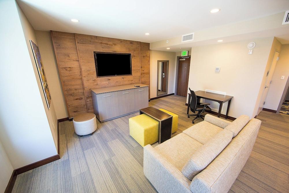 Fairfield Inn & Suites by Marriott Savannah Midtown photo 5