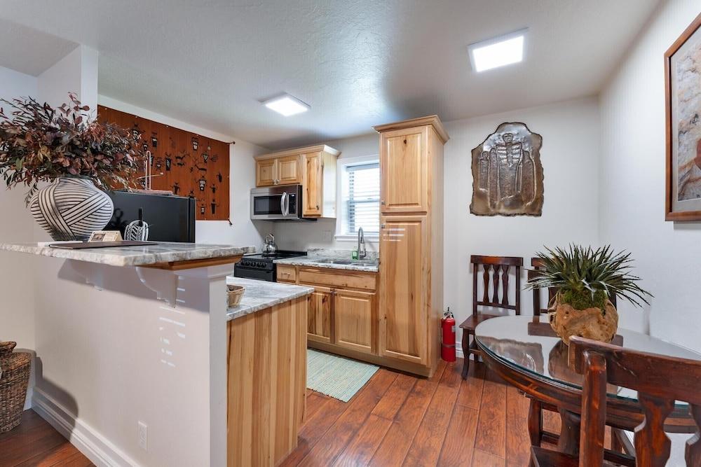 Stone Lizard Lodging photo 40