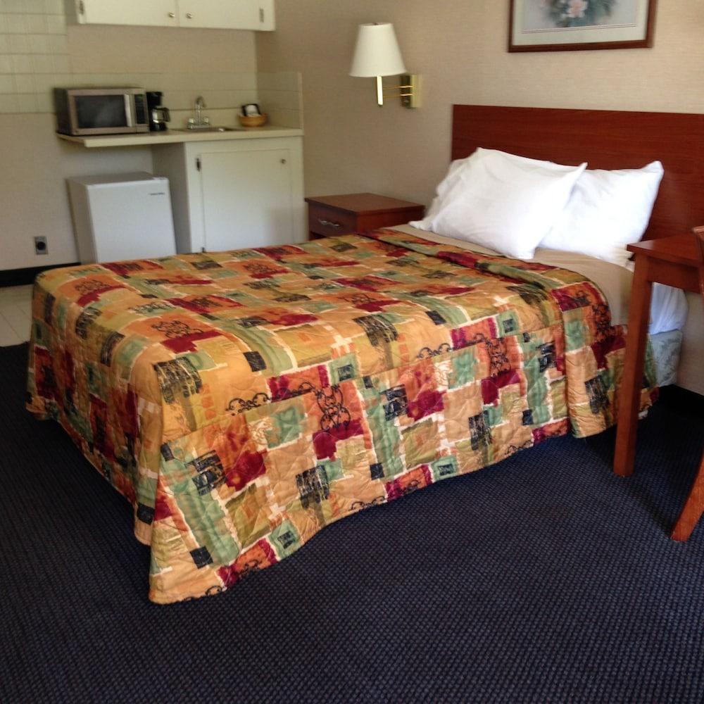 Knights Inn Elizabethtown photo 12