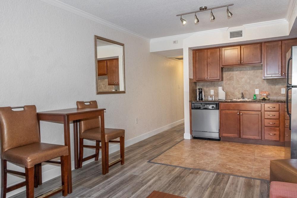 Coconut Cove All-Suite Hotel photo 23