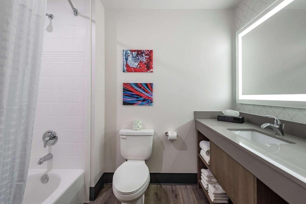 Comfort Suites Colorado Springs East -Medical Center Area photo 9