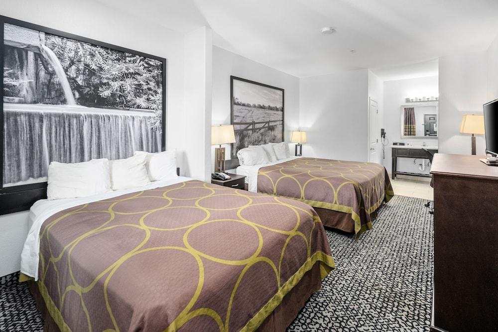 Super 8 by Wyndham Mansfield LA photo 9