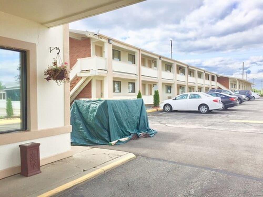 Red Carpet Inn Great Lakes photo 16