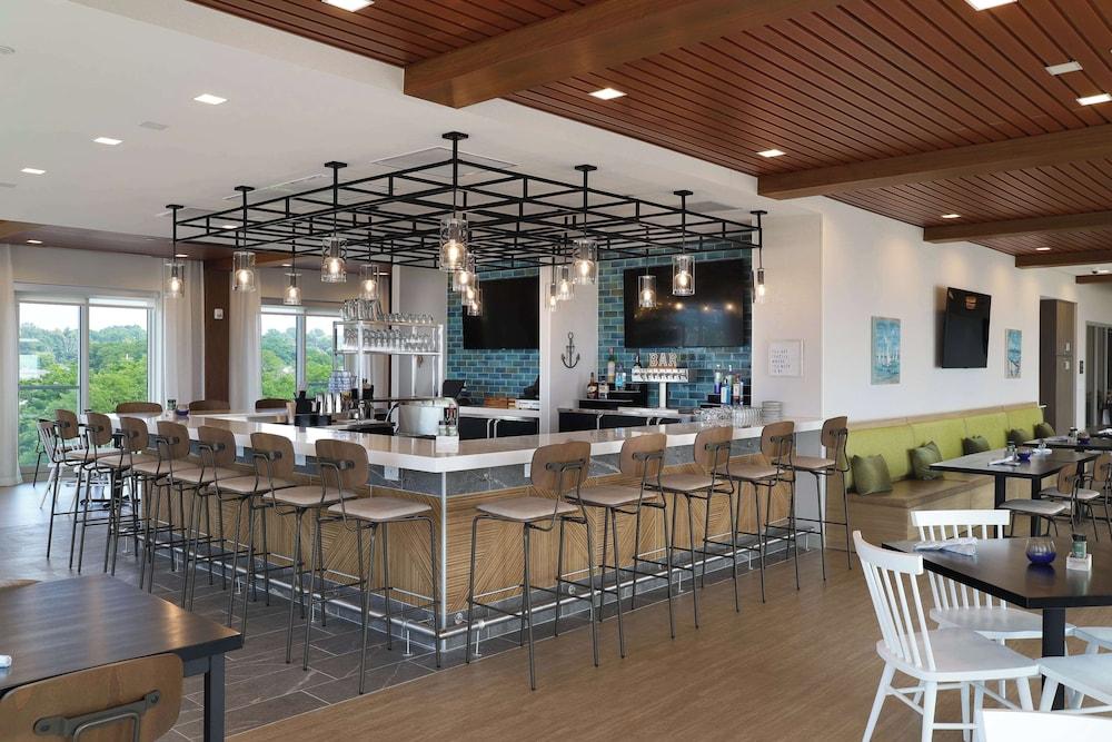 Hampton Inn & Suites Manistee Waterfront photo 38
