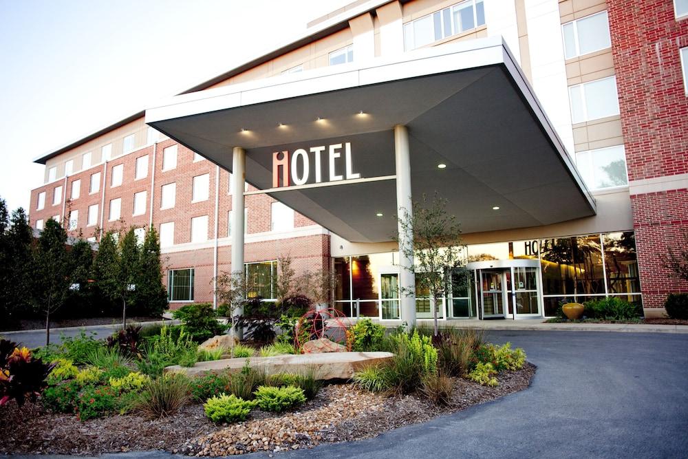 I Hotel And Illinois Conference Center photo 1