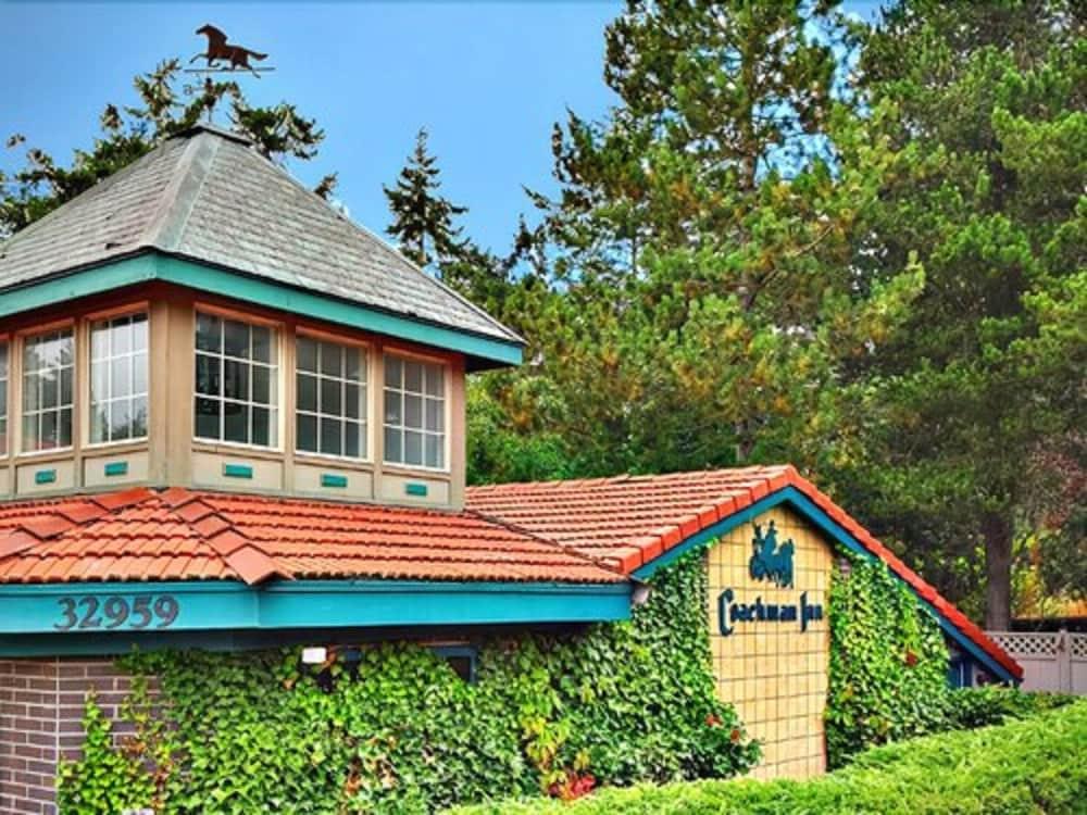 Coachman Inn & Suites photo 56