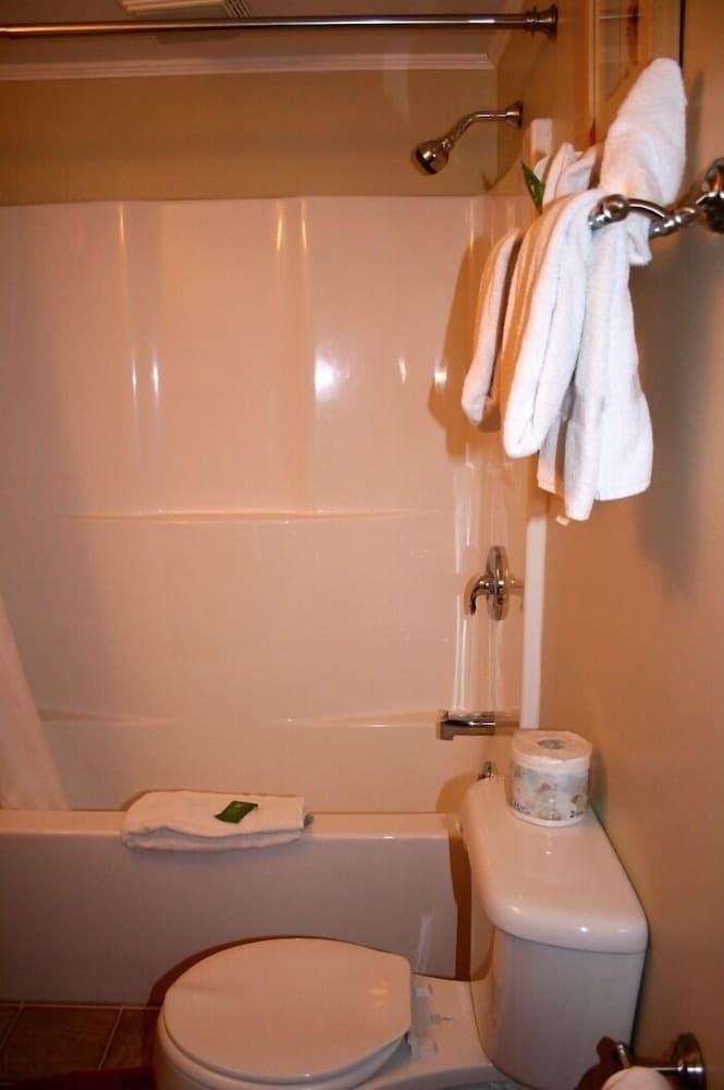 Hinckley's Dreamwood Cottages photo 11