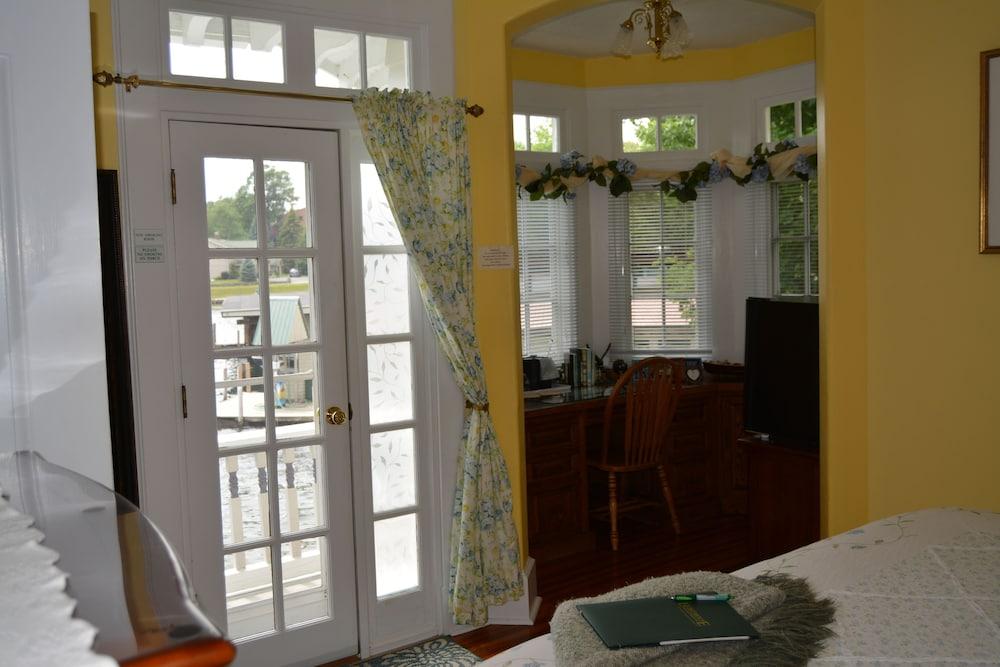 Boathouse Waterfront Lodging photo 4