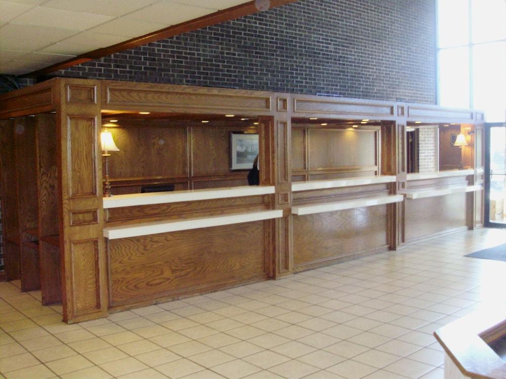 Trade Winds Central Inn photo 3