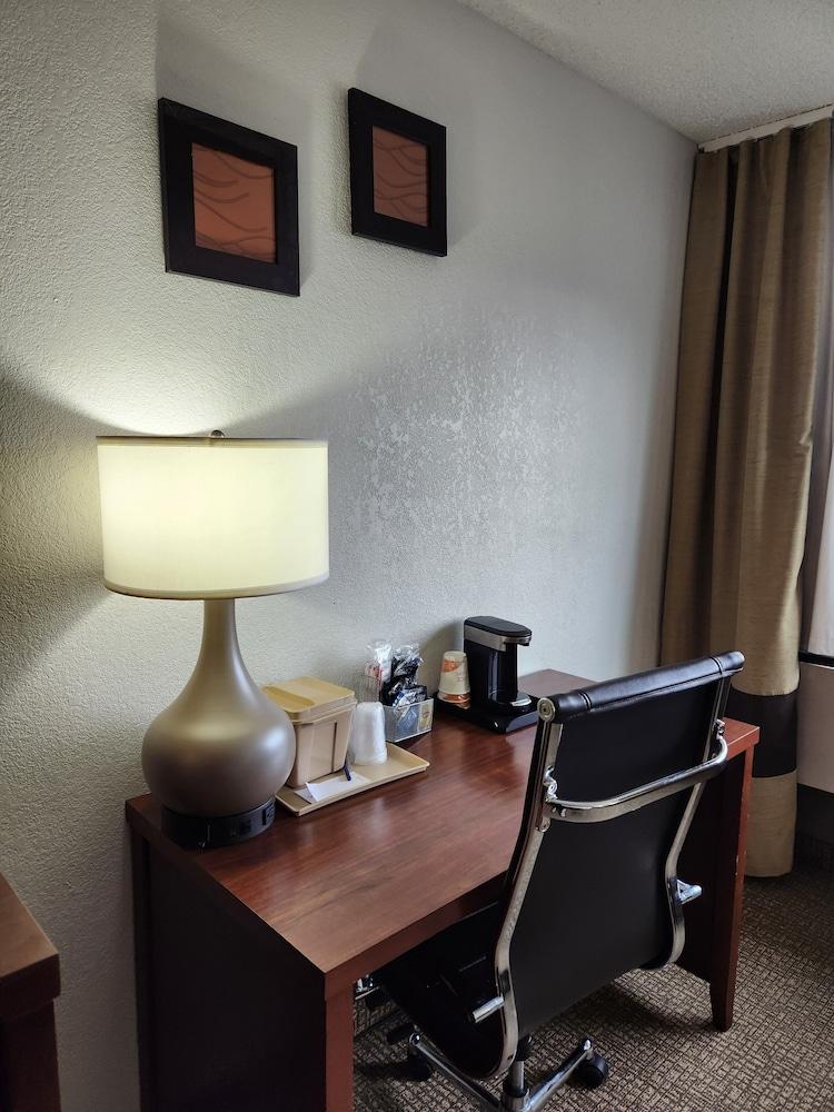 Comfort Inn Yreka I-5 photo 17
