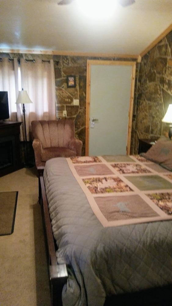 Falls Motel photo 50