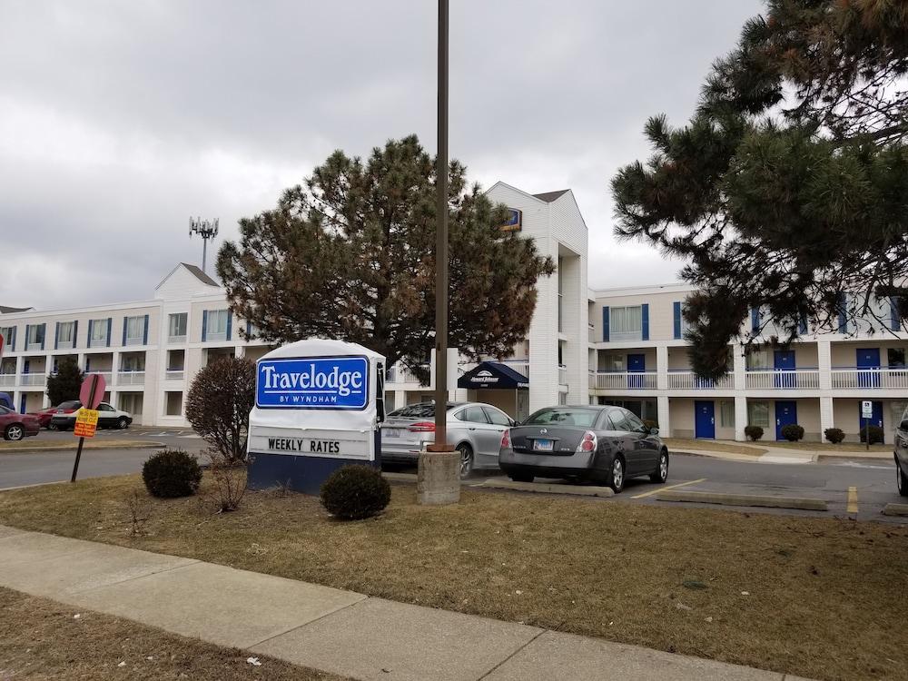 Travelodge by Wyndham Lansing IL photo 23