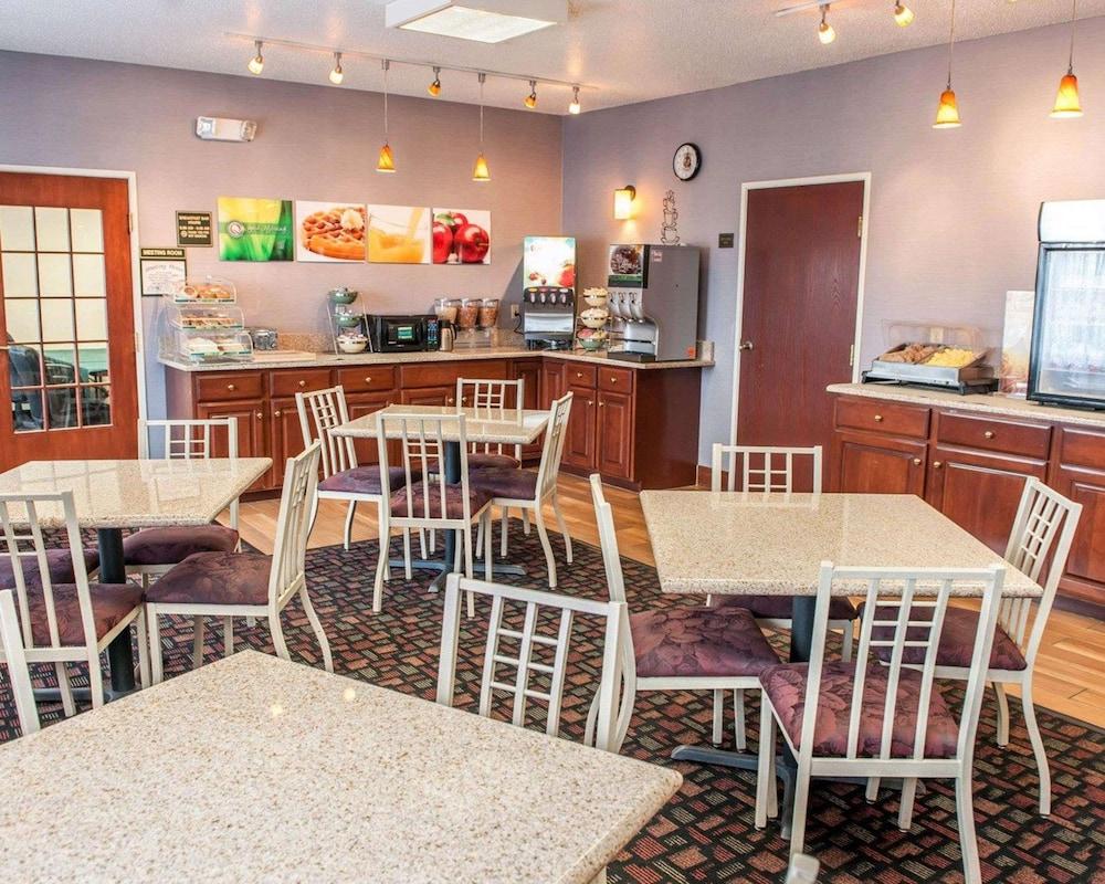 Quality Inn & Suites South Bend Airport photo 17