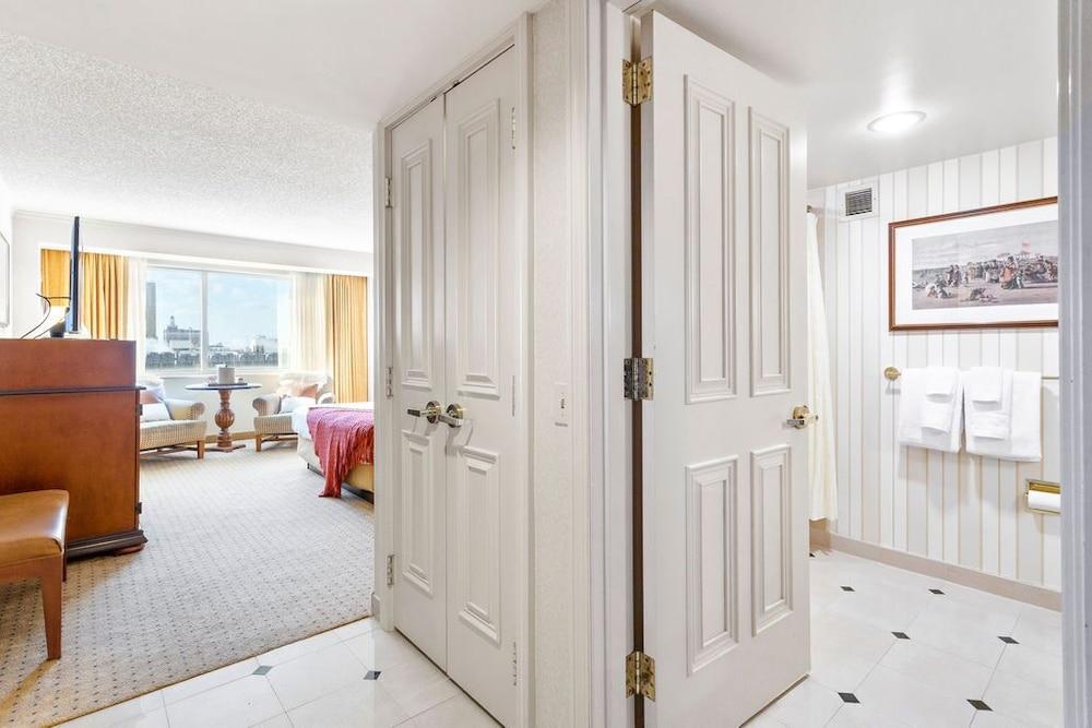 CozySuites at Showboat photo 70