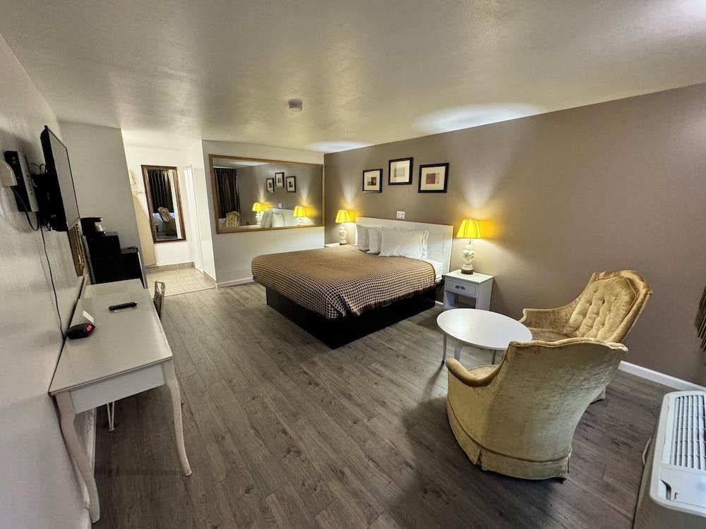 Inn Towne Motel photo 13