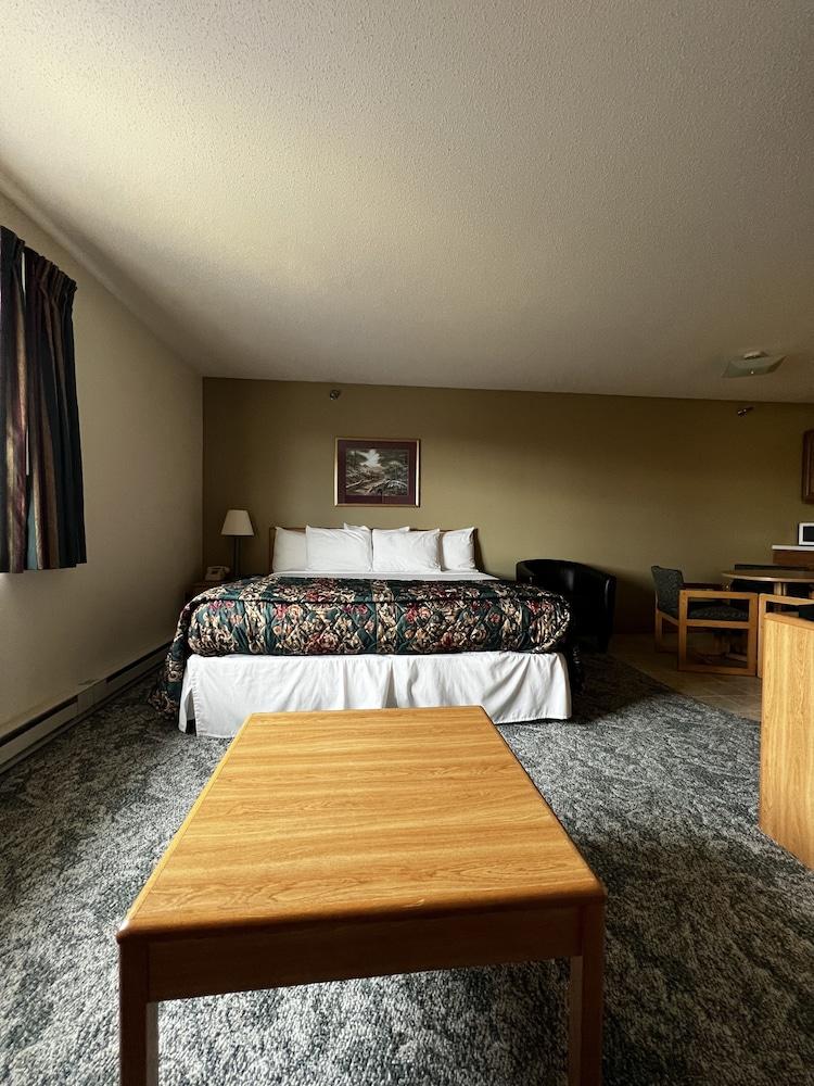 Budget Host Inn & Suites photo 18