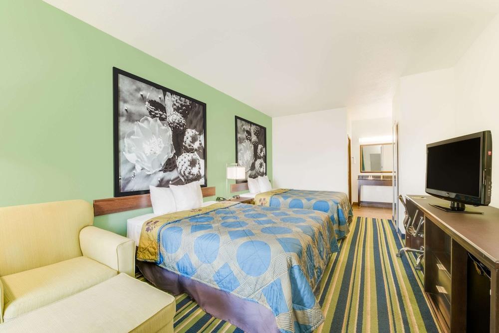 Super 8 by Wyndham Cotulla TX photo 6