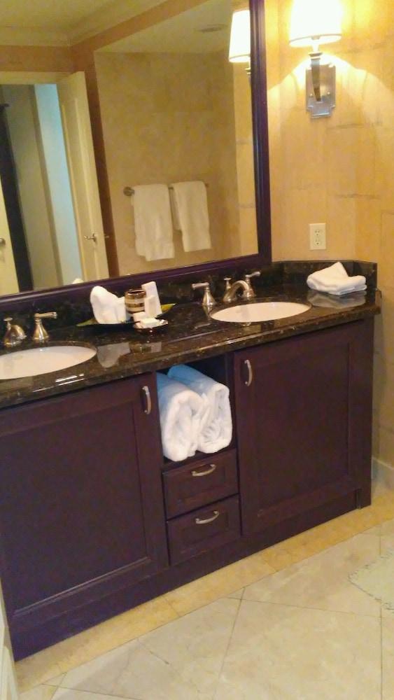 Private Residences at the Atlantic Resort and Spa photo 23