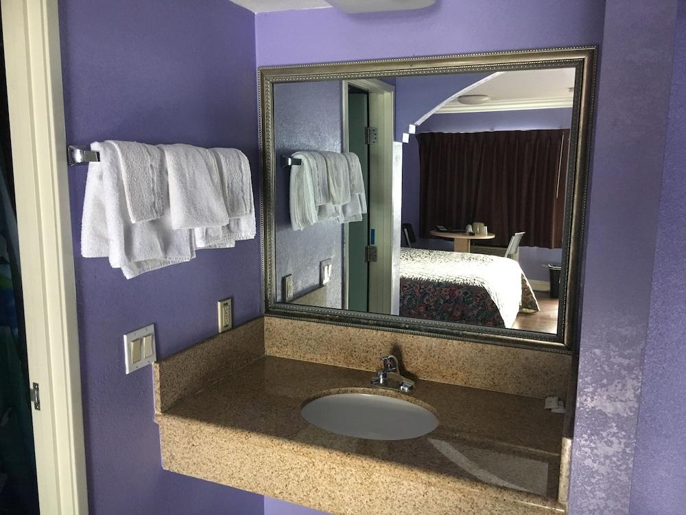 Budget Motel photo 25