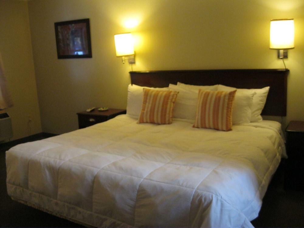 Cedar Hill Lodge photo 41