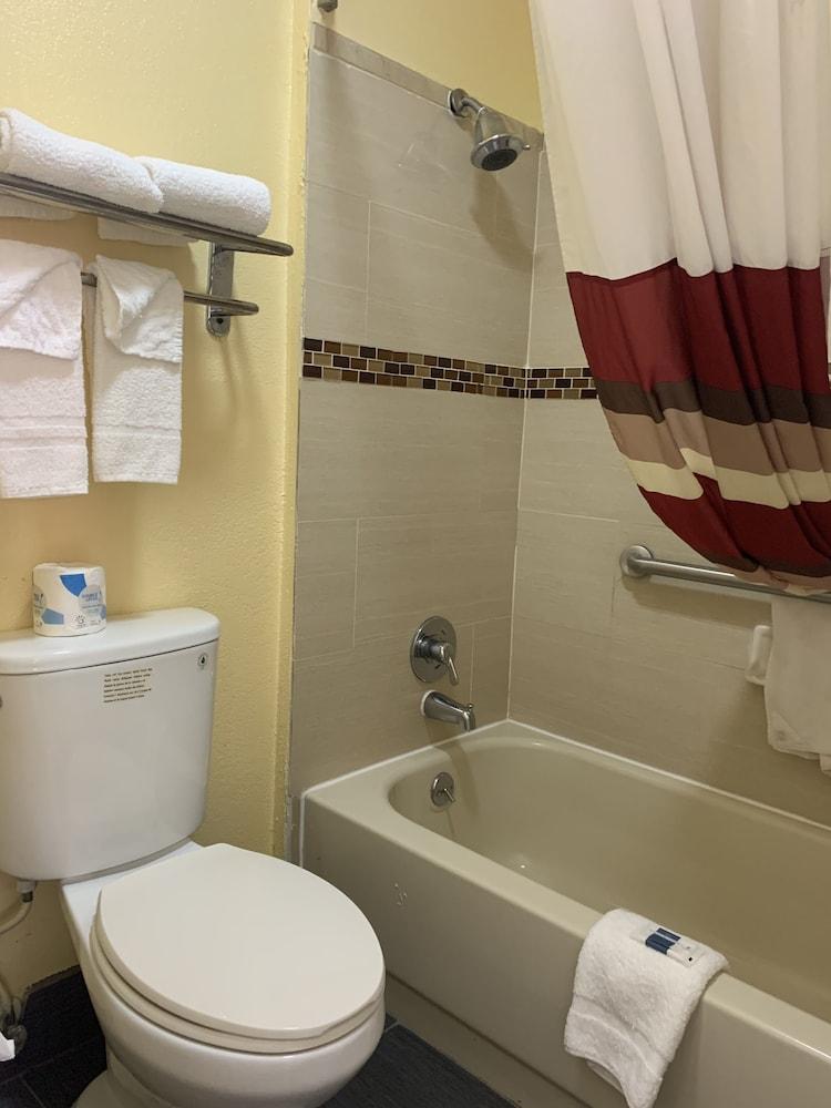 Americas Best Value Inn Forest photo 12
