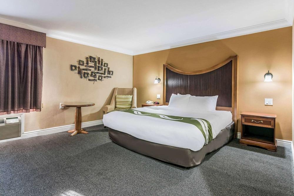 Quality Inn & Suites photo 17