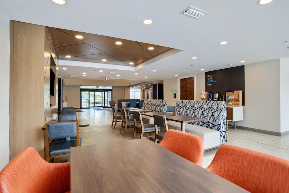Holiday Inn Express Mobile I-65 by IHG photo 49