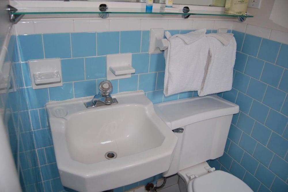 Sea Breeze Inn photo 20