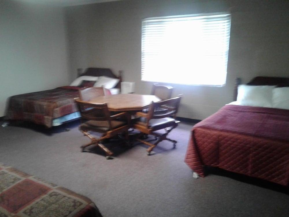 Dighton Inn photo 14