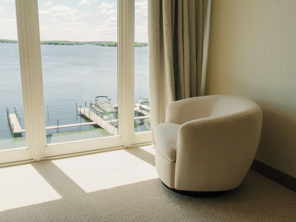 The Shoreline Hotel photo 16