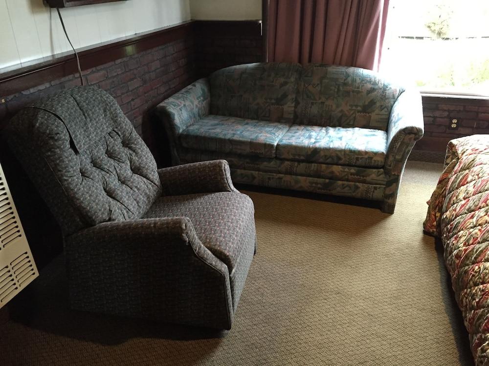 Double A Motel photo 35