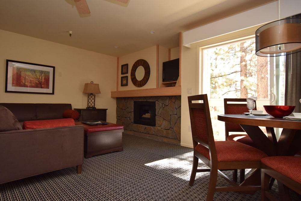 The Lodge at Kingsbury Crossing photo 7