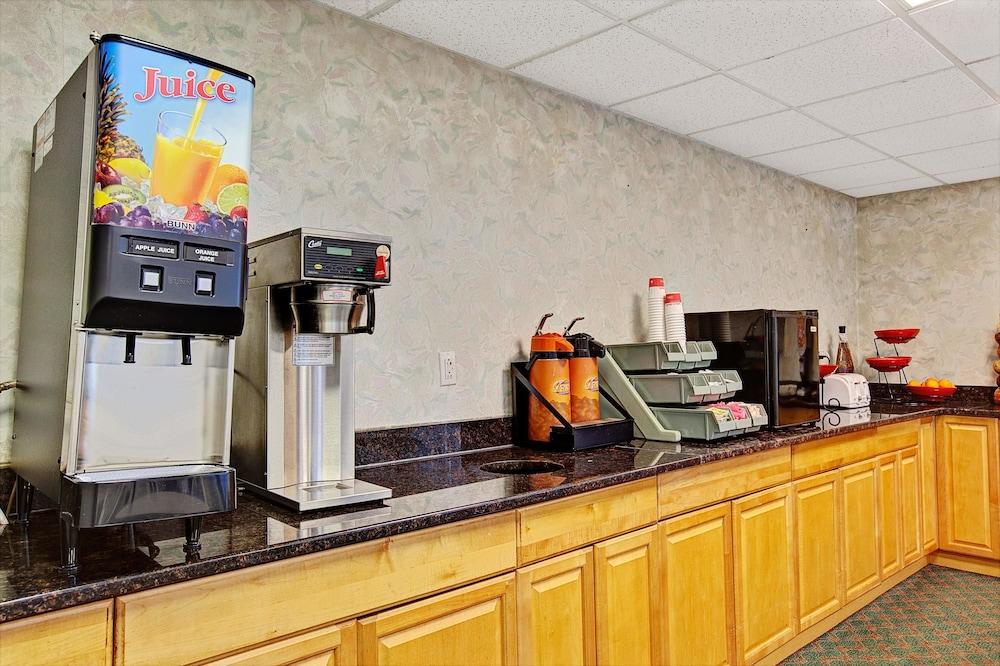 Ramada by Wyndham Parsippany photo 15