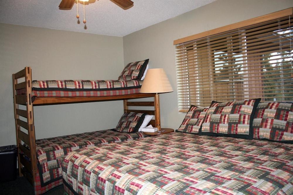 Montecito Sequoia Lodge photo 51